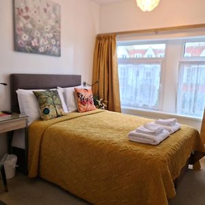 The Torland - Paignton Seafront - Free Parking, All Rooms En-Suite